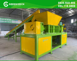Máy có băng tải cấp liệu đưa vật liệu cần nghiền đến họng băm tiết kiệm nhiều thời gian