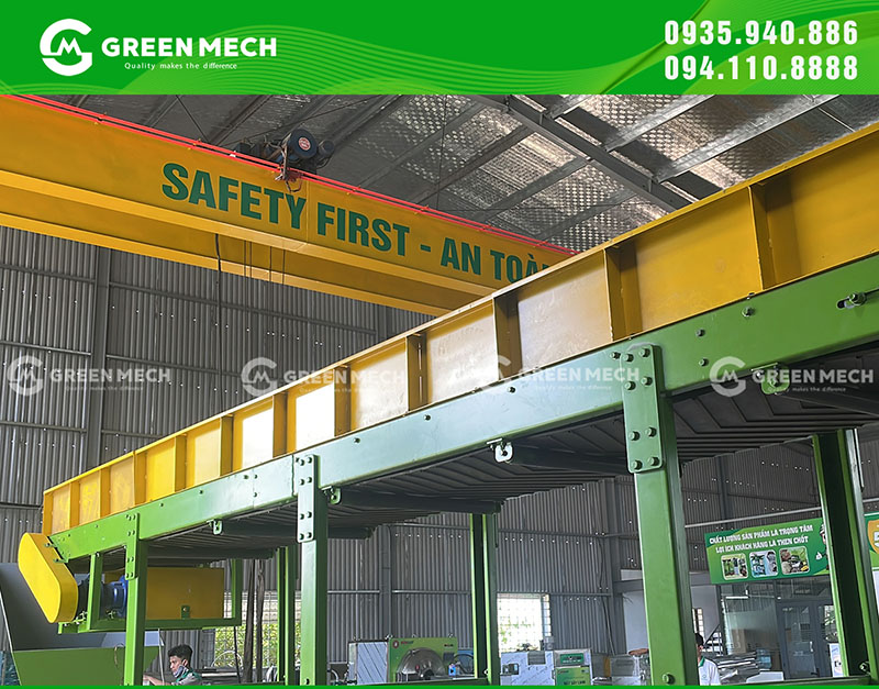 Băng tải cấp gỗ cho máy băm 15 tấn