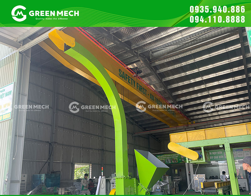 Máy băm gỗ 15 tấn cùng băng tải đều được vận chuyển đến Campuchia