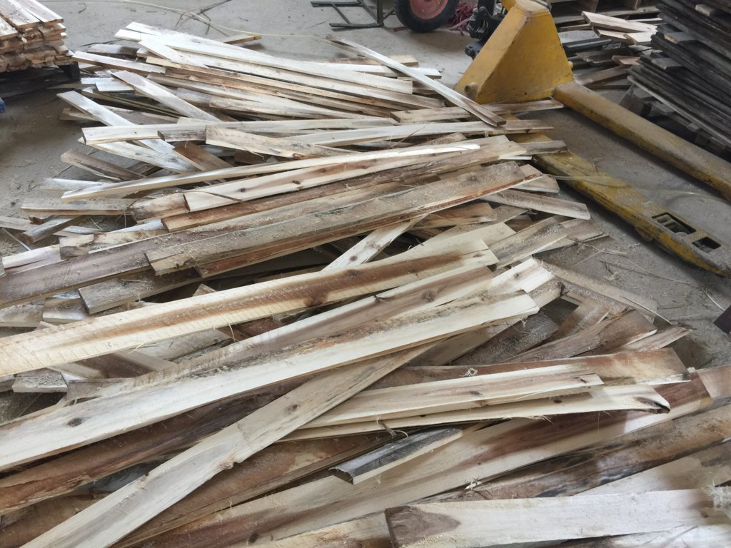pallet gỗ hỏng dùng để tái chế